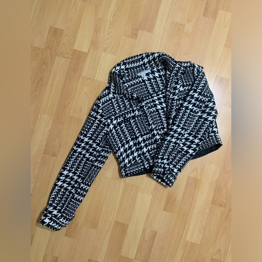 Houndstooth Print Cropped Jacket/Blazer